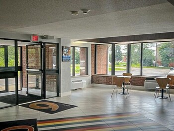 studio 6 east syracuse ny airport