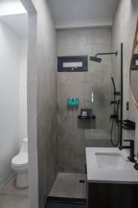 the looking glass hotel