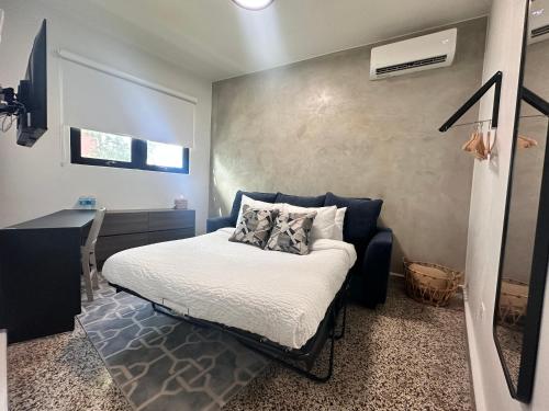 the looking glass hotel