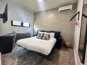 the looking glass hotel