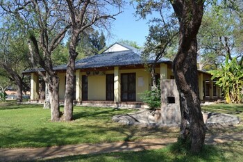 staybridge riverside and spa