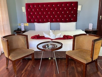 staybridge riverside and spa