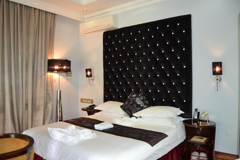 staybridge riverside and spa