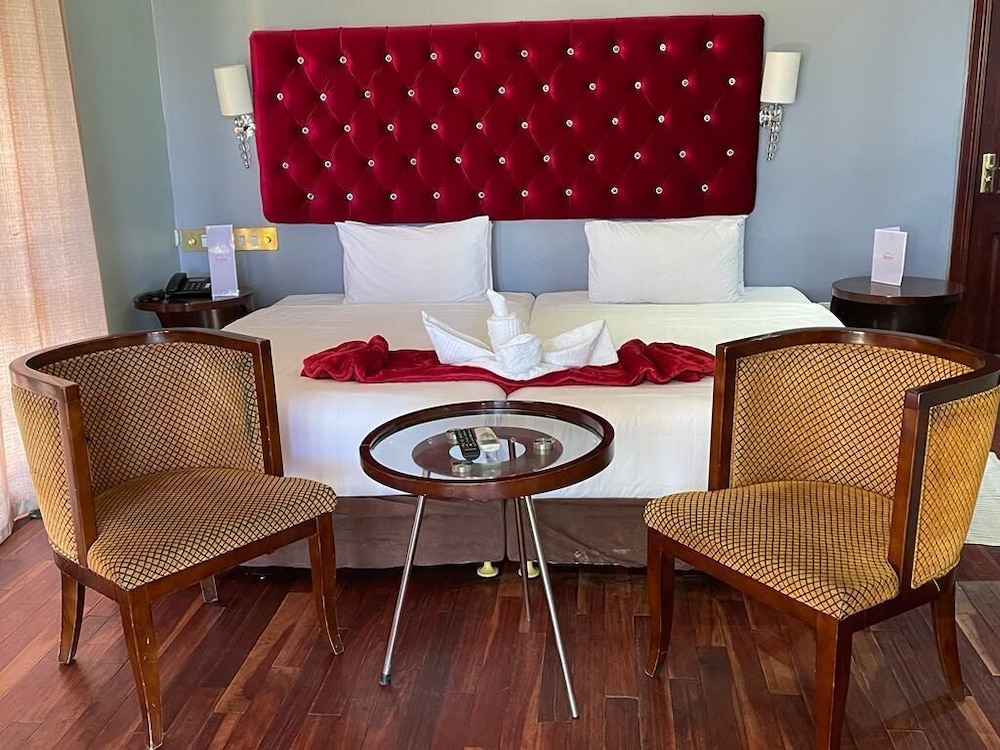 staybridge riverside and spa