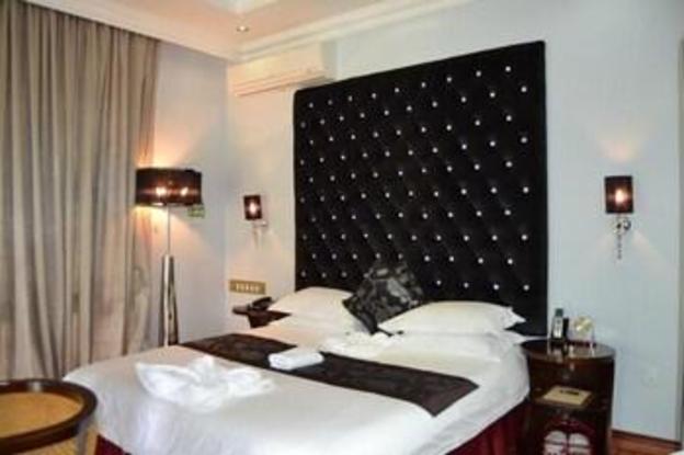 staybridge riverside and spa