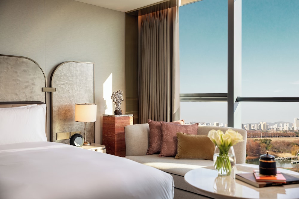 intercontinental wuxi taihu new city