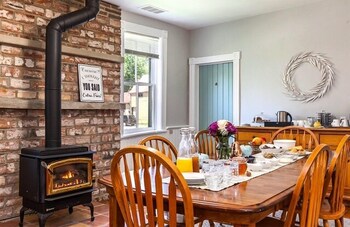 rocklyn inn bed and breakfast