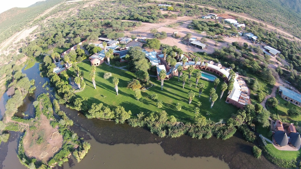 mount etjo safari lodge