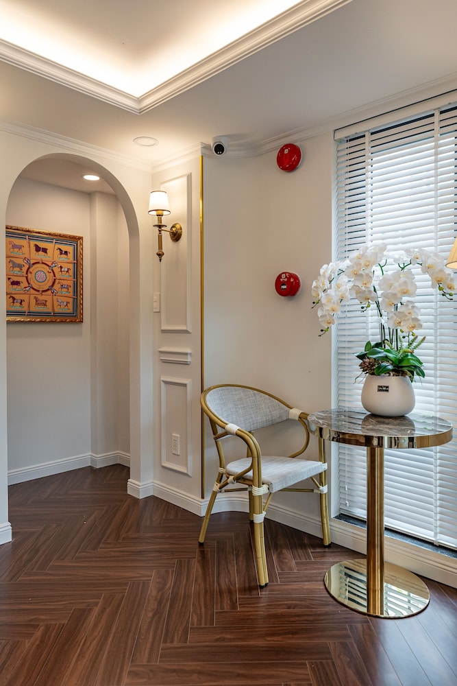 golden sun apartment and hotel