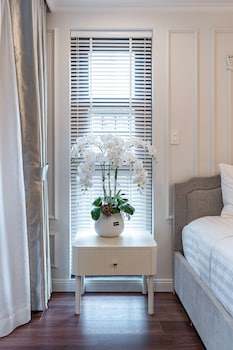 golden sun apartment and hotel