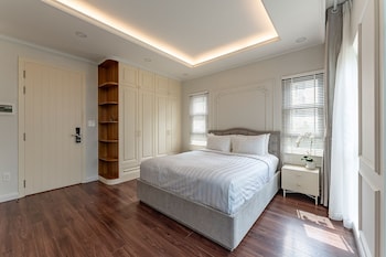golden sun apartment and hotel