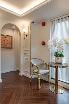 golden sun apartment and hotel