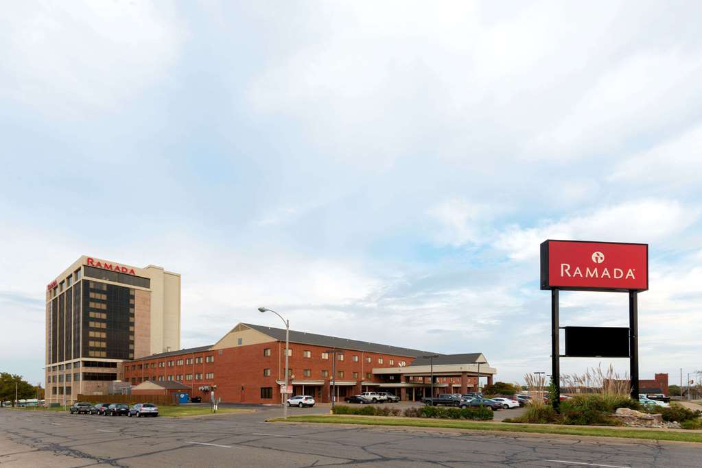 ramada hotel and convention center by wyndham topeka downtown