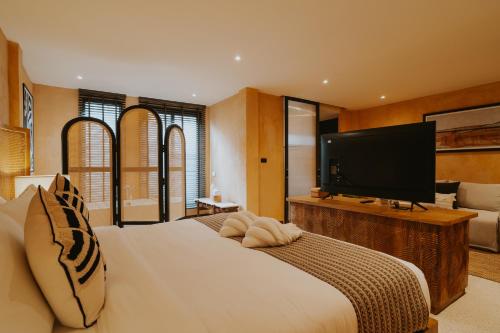 hotel clay chiang mai