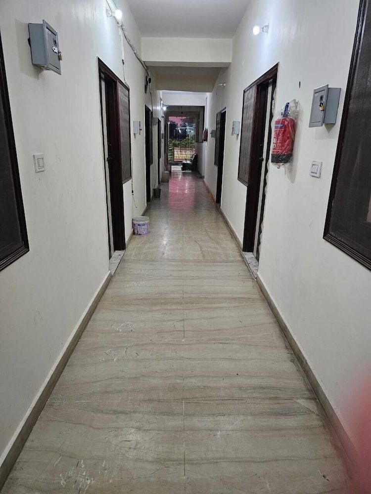 roomshala 125 hotel maharaja