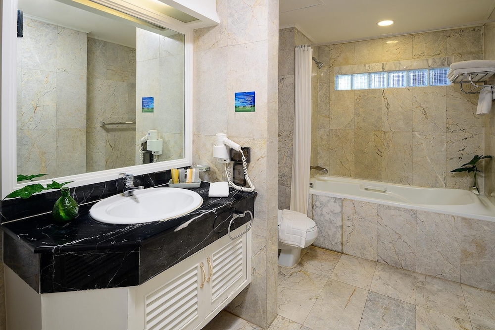 court wing hotel sukhumvit bangkok