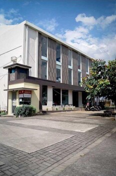cendana co living solo baru