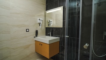 razane hotel