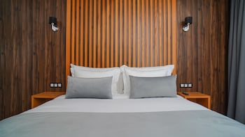 razane hotel