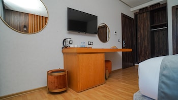 razane hotel