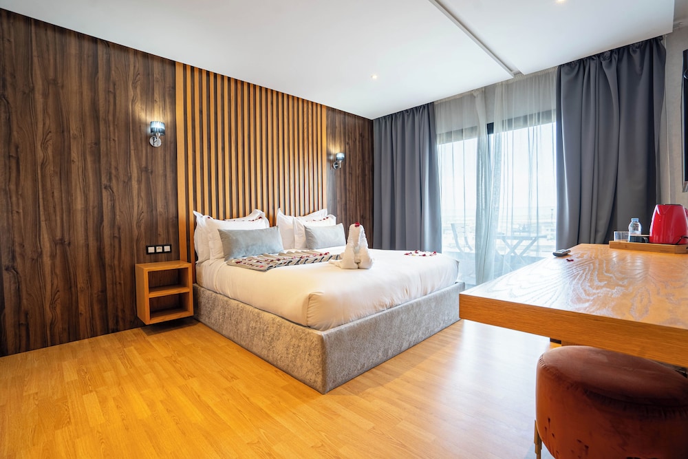 razane hotel