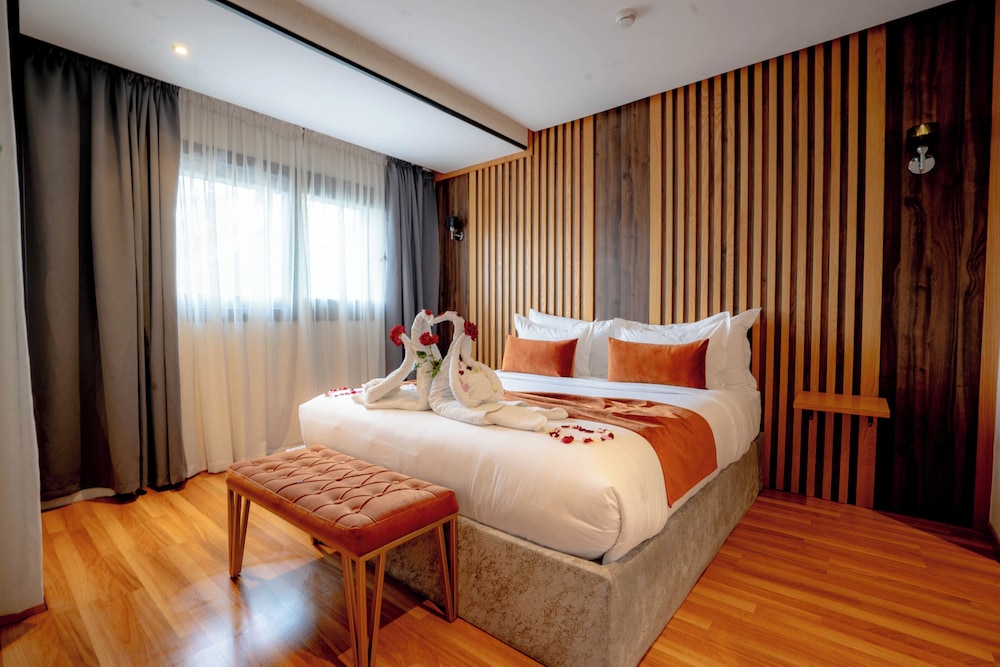razane hotel