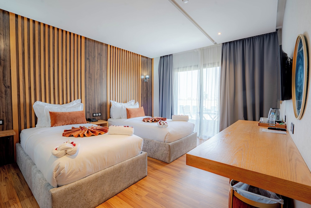 razane hotel