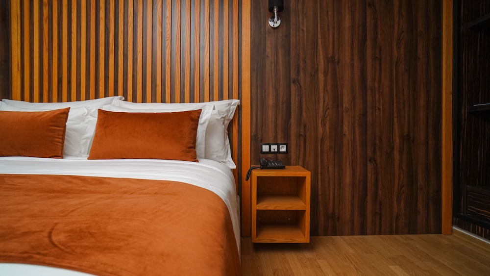 razane hotel