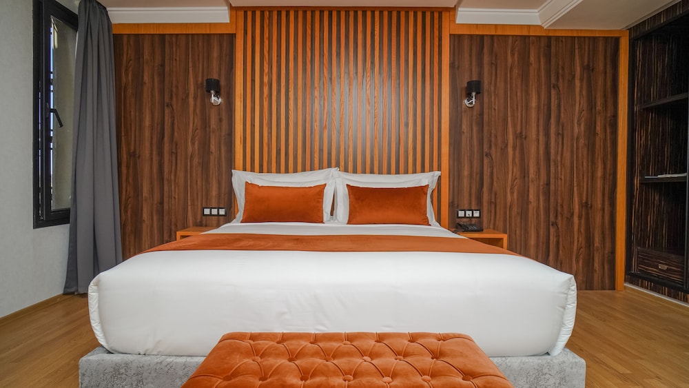 razane hotel
