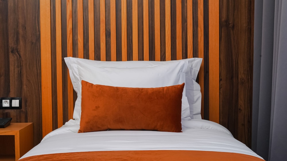 razane hotel