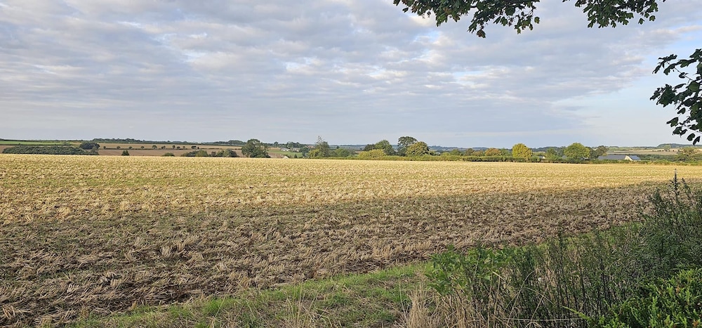 relaxing room with ensuite rutland point