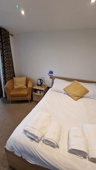 relaxing room with ensuite rutland point