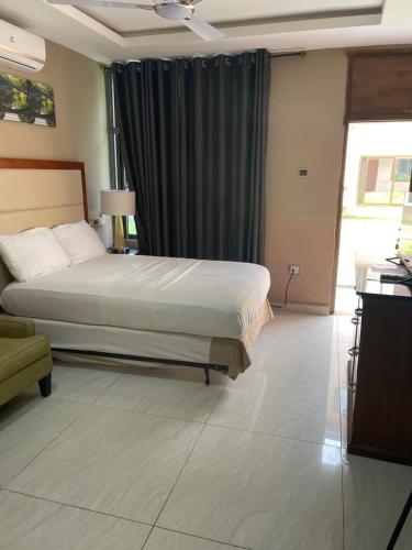 achie suites