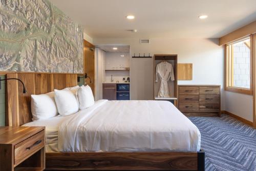 hotel canoe and suites