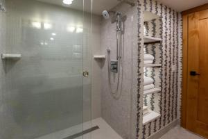 hotel canoe and suites