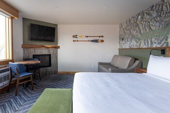 hotel canoe and suites