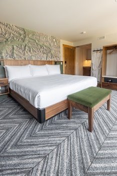 hotel canoe and suites