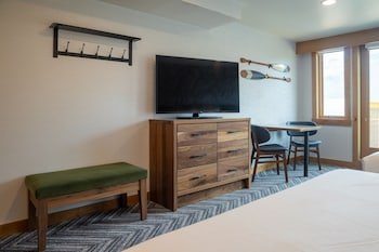 hotel canoe and suites