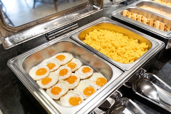 patong leelavadee huating holiday phuket