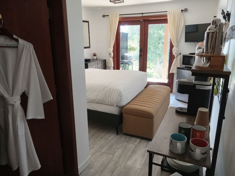 lunar cove inn