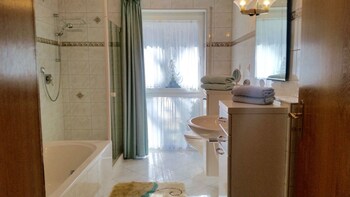 hotel pension haus hubertus