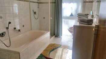 hotel pension haus hubertus