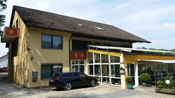 hotel pension haus hubertus