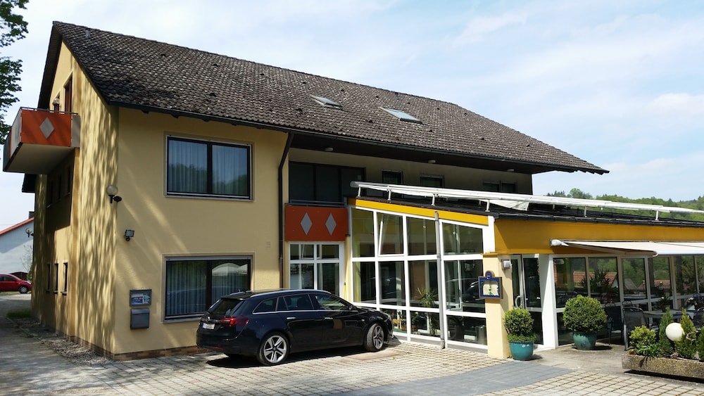 hotel pension haus hubertus