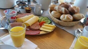 hotel pension haus hubertus