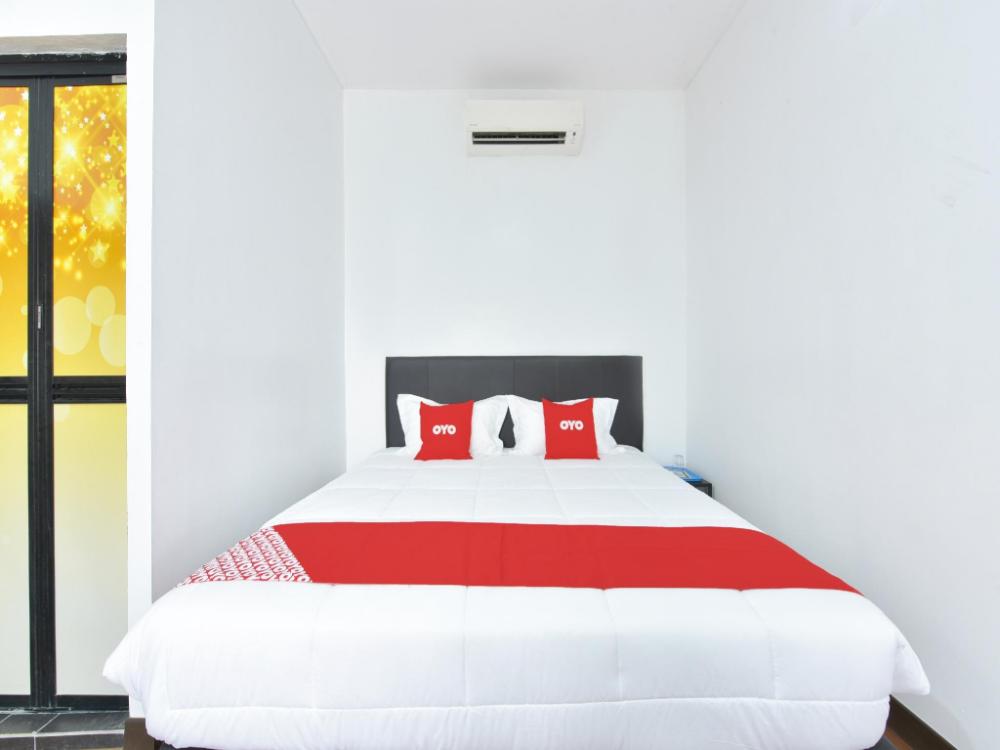oyo 90869 hotel madeena inn