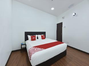 oyo 90869 hotel madeena inn
