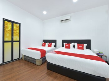oyo 90869 hotel madeena inn