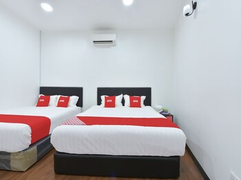 oyo 90869 hotel madeena inn