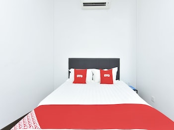 oyo 90869 hotel madeena inn
